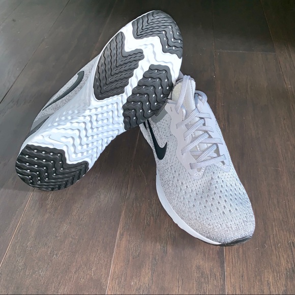 Nike Odyssey React in Wolf Grey & Black/Dark Grey - Picture 3 of 6